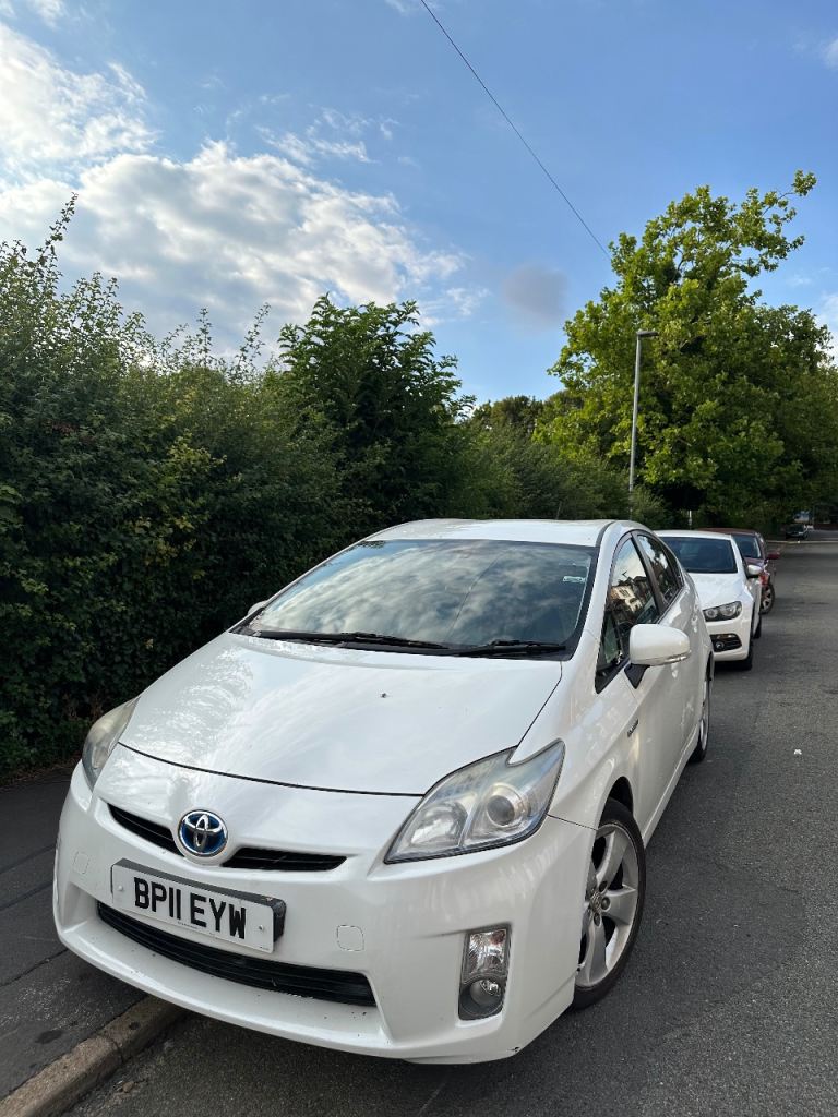 Toyota Prius 2011 Hybrid 1.8L - Cheap insurance - Cheap road tax - Drives perfect
