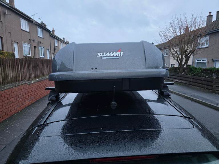 Summit 420lt roof box and roof racks