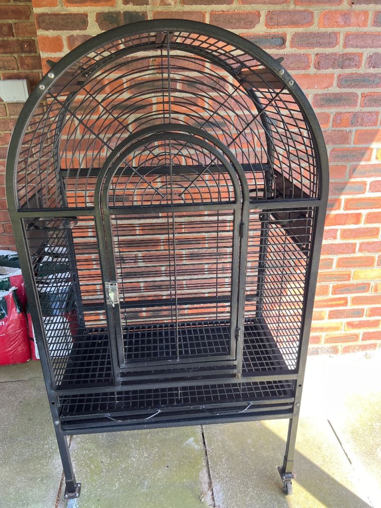 Large parrot cage