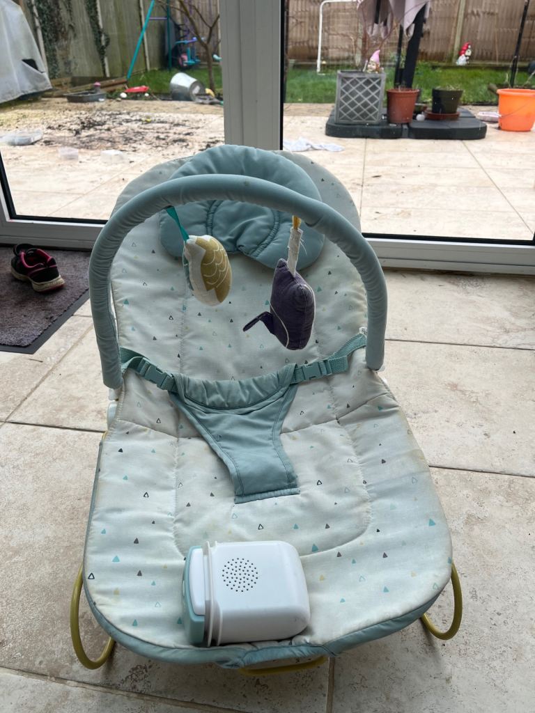 Mamas & papas baby bouncer,it  sings, vibrates 
