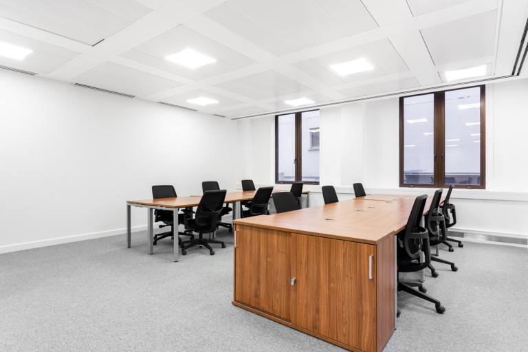 London - W1J 6BD \ Desk Rental in a Coworking Environment