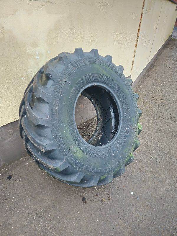 Large tyre for DIY project