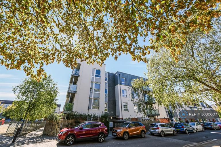 2 bedroom flat in Drinkwater Road, Harrow, HA2 (2 bed) (#3030007)