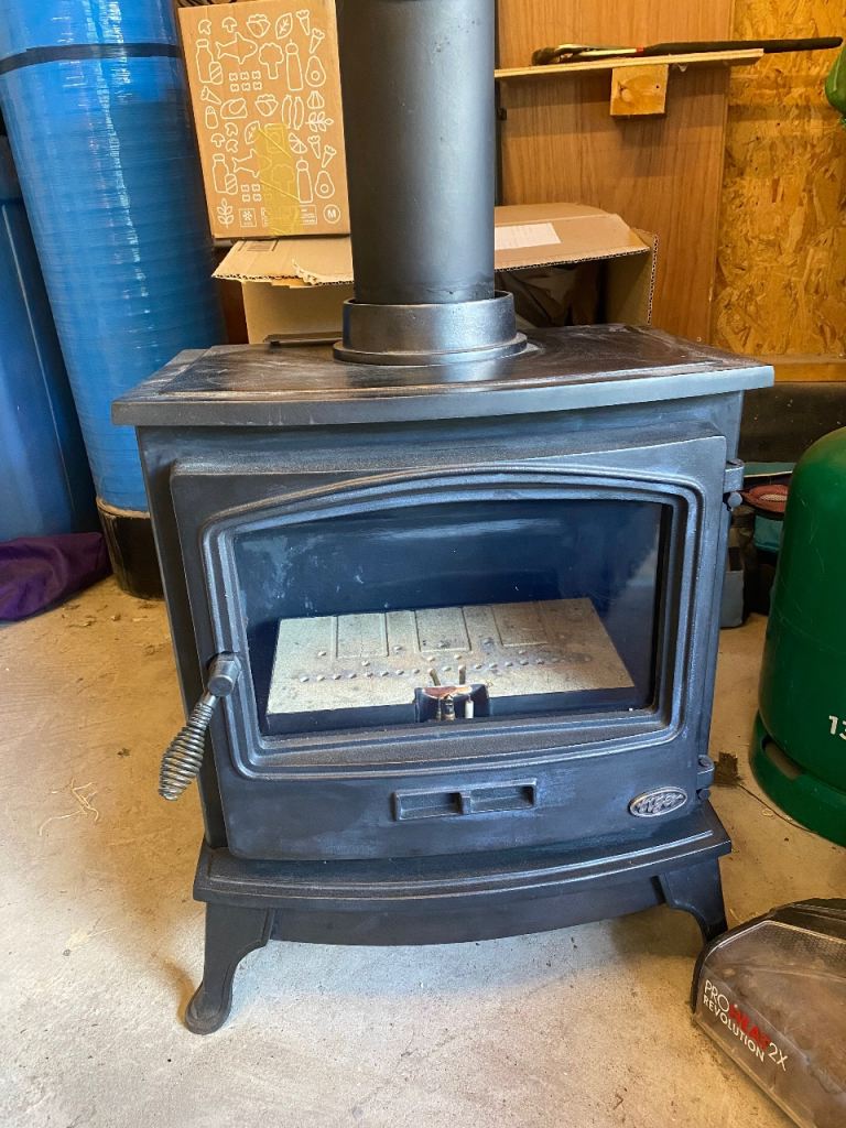 Gas stove with flu