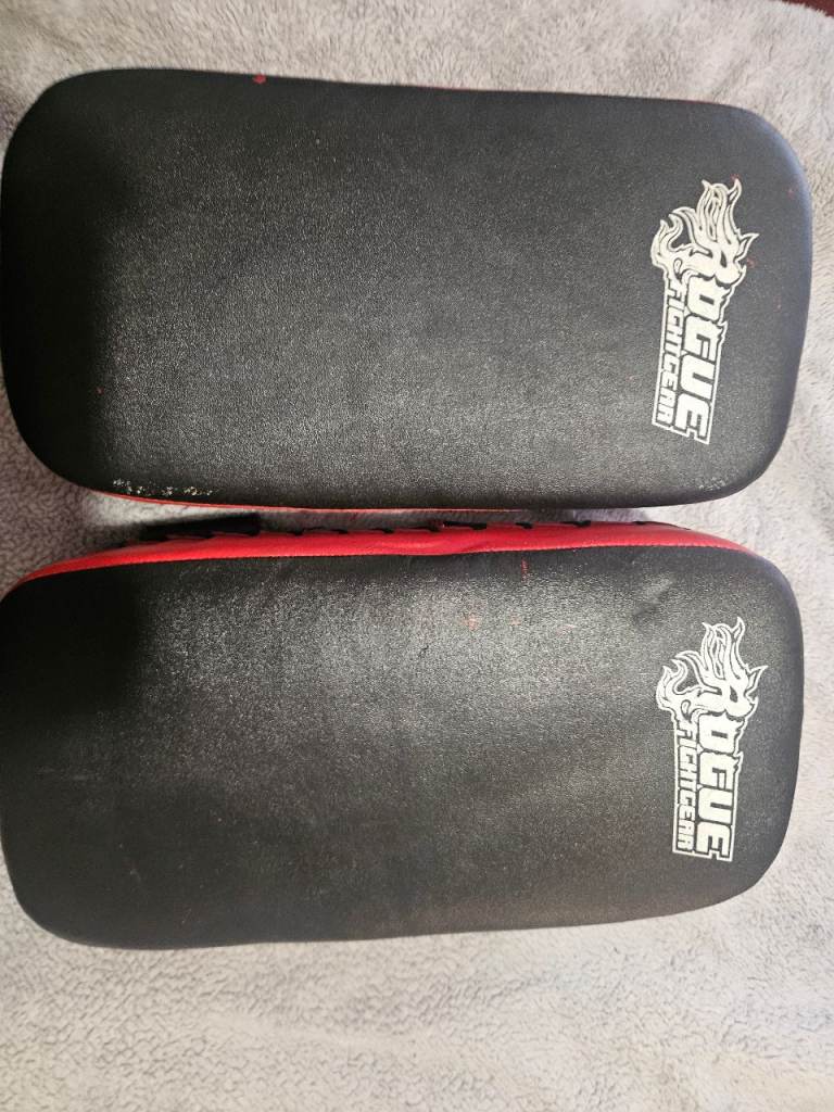 Muay thai/kickboxing kick pads