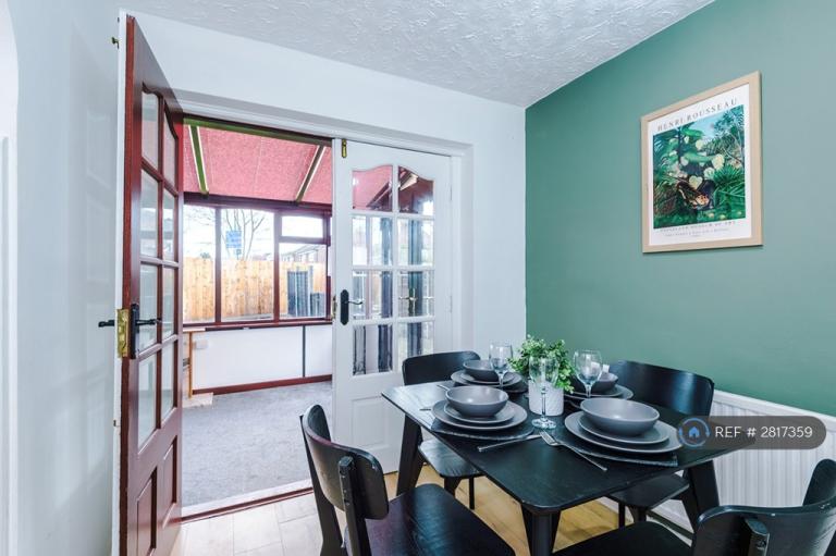 3 bedroom house in Weybourne Drive, Stockport, SK6 (3 bed) (#2817359)