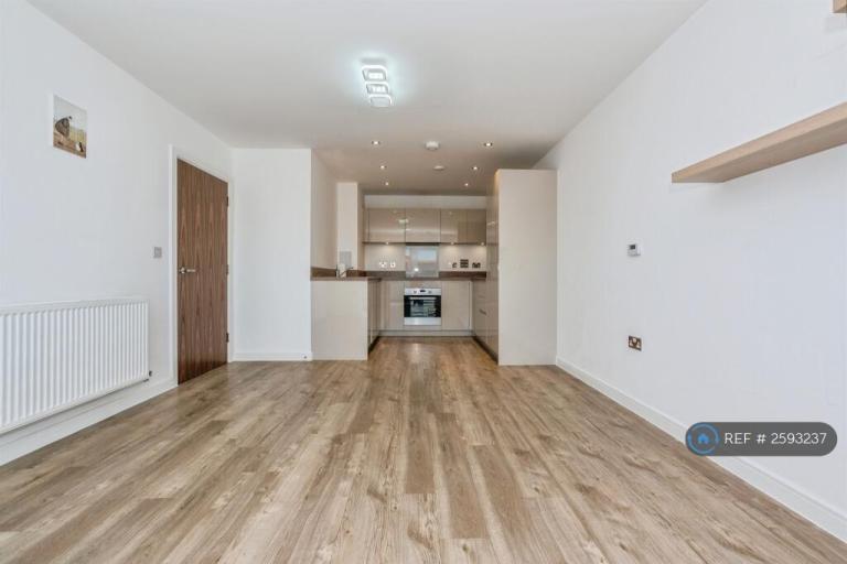 1 bedroom flat in Dovestone Close, West Thurrock, Grays, RM20 (1 bed) (#2593237)