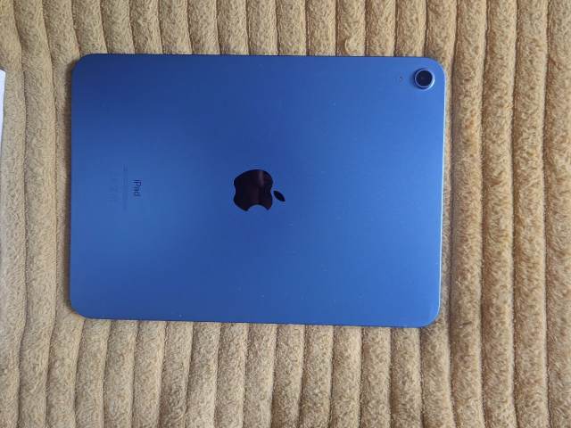 Apple iPad 10th Gen Blue with Pencil | in Stourport-on-Severn