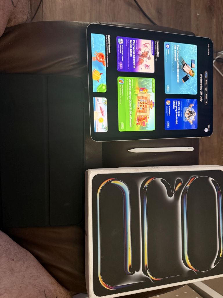Apple iPad Pro 13-inch (M5) 512GB Bundle 