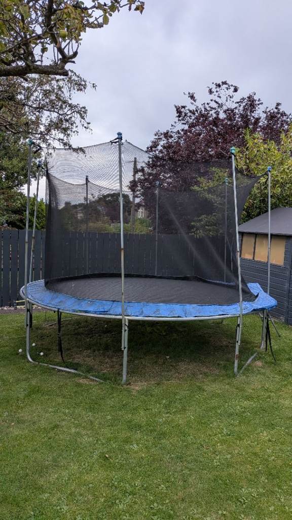 Trampoline 11ft wide