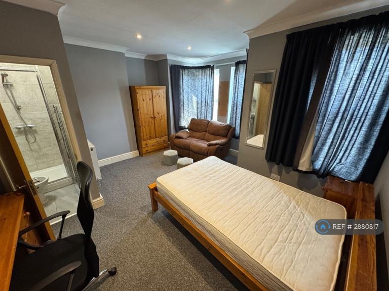 5 bedroom house in Newcombe Road, Southampton, SO15 (5 bed) (#2880817)
