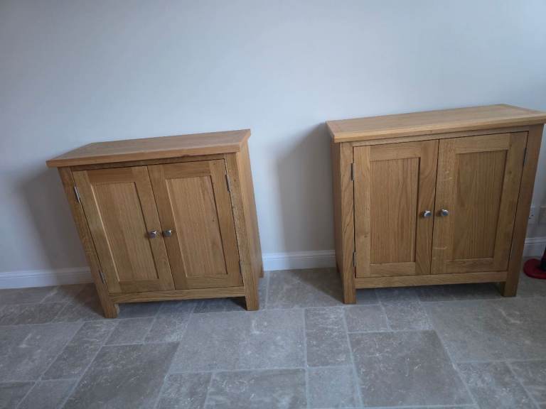 Solid oak kitchens units.