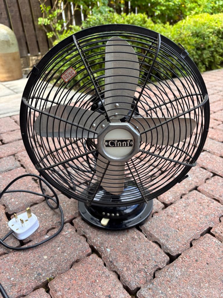 Retro Vintage Cinni Fan / Black - Good Condition & Working