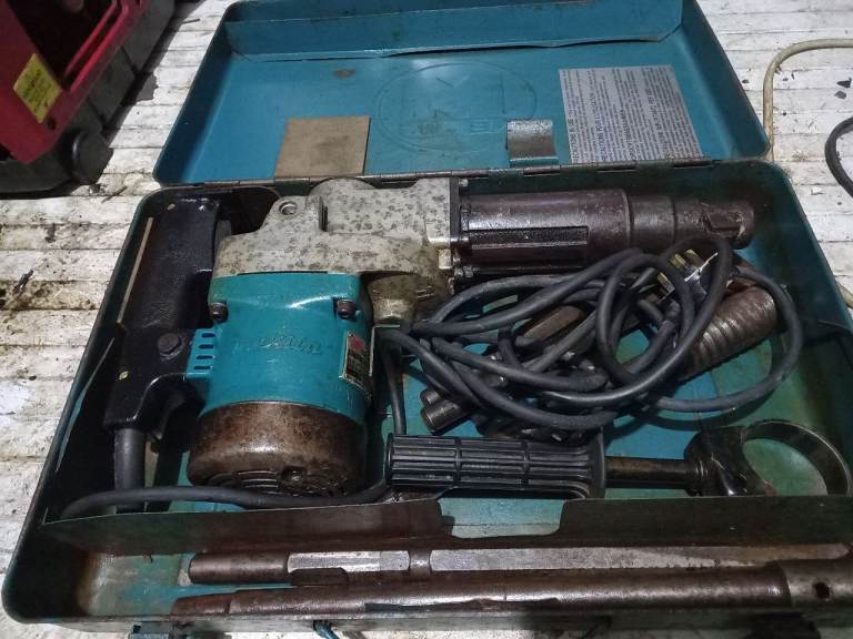 makita breaker /drill 240v ready for use 