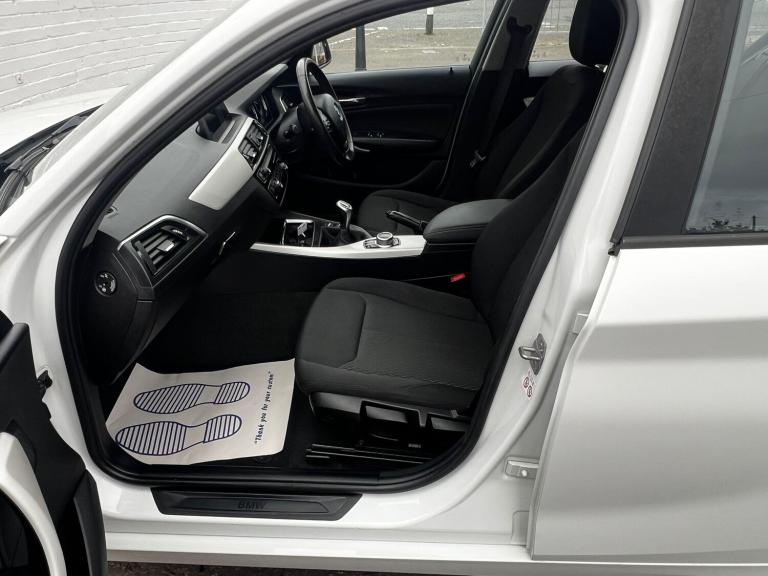 2018 BMW 1 Series 116d SE Business 5dr [Nav/Servotronic] HATCHBACK DIESEL Manual