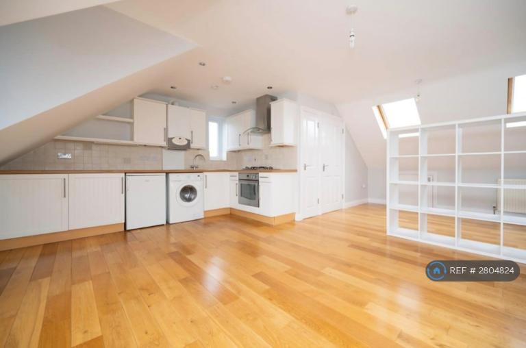 Studio flat in Ashbury Court, St Albans, AL1 (#2804824)