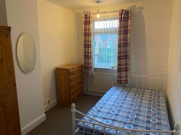 SINGLE ROOM TO LET IN SHARE HOUSE IN LEICESTER LE3