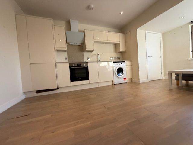 1 bedroom Apartment to Rent in Leatherhead