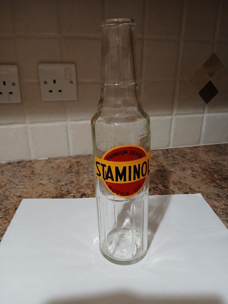 VINTAGE STAMINOL PREMIUM GRADE MOTOR OIL BOTTLE 2 Pint size.