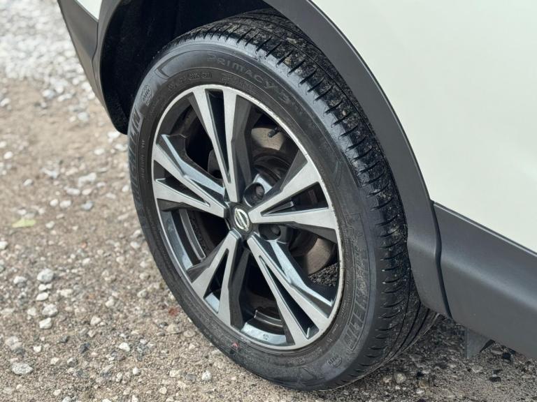 2017 Nissan Qashqai 1.2 DiG-T N-Connecta 5dr Xtronic HATCHBACK PETROL Automatic