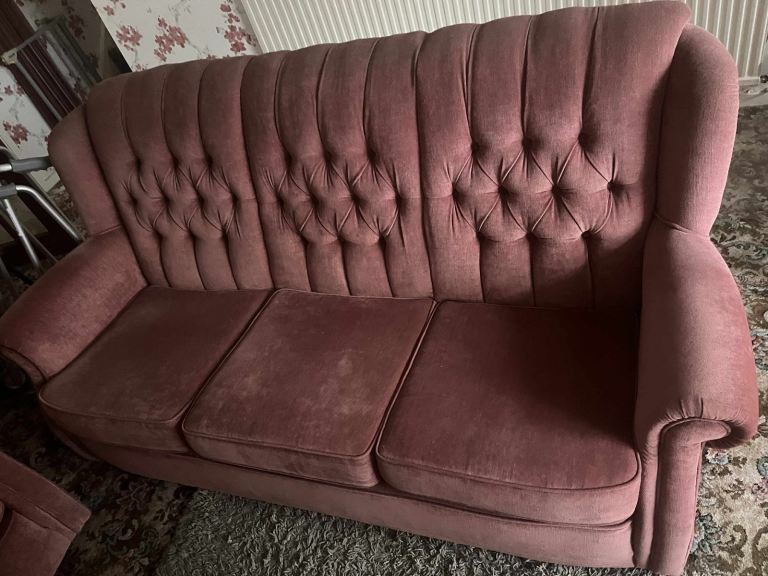 3 seater sofa, 2 chairs 