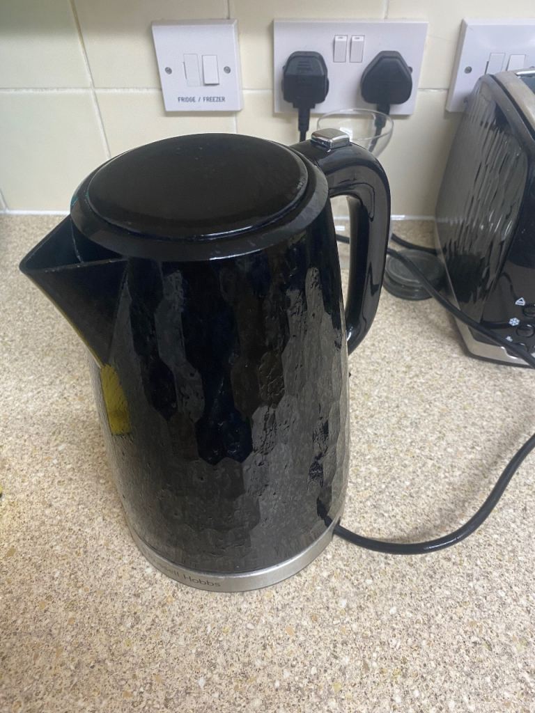 Russell Hobbs Black Kettle – Good Condition