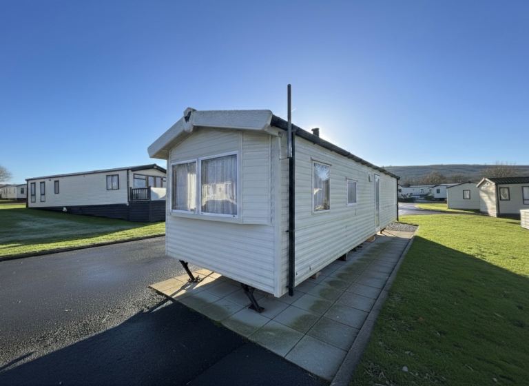 CHEAP STATIC CARAVAN FOR SALE IN SCOTTISH BORDERS , 50 WK SEASON , NO AGE LIMIT , Cheap site fees 