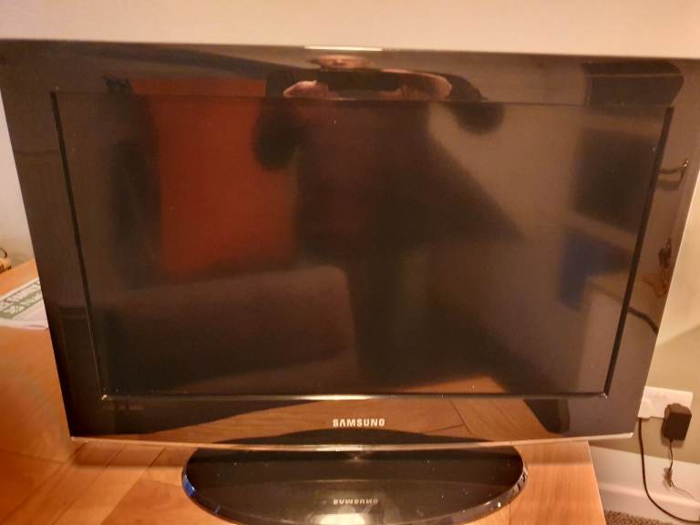 Samsung 26in freeview tv with powered ariel
