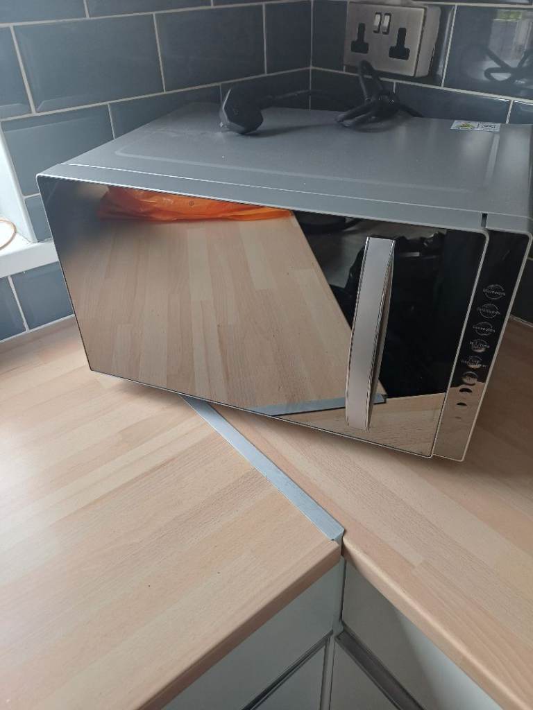 Microwave Oven £30