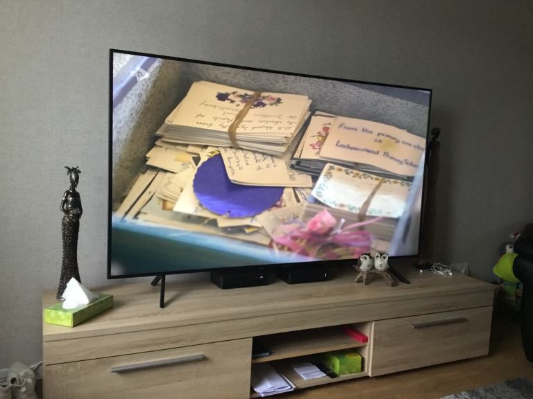 Samsung 70inc Smart TV. Cash only(no bank transfer) 