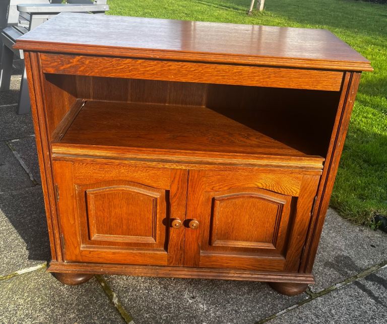 Solid oak Tv cabinet 