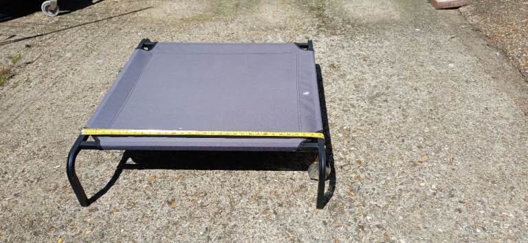 Raised dog bed
