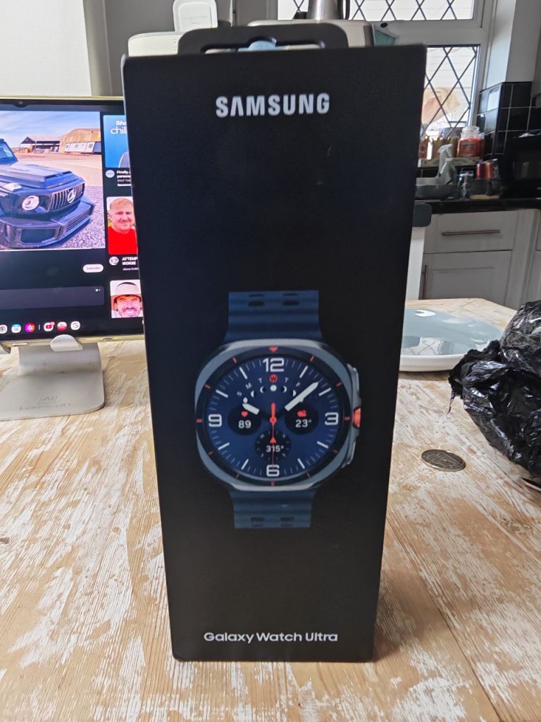 Samsung Galaxy Watch Ultra Cellular model 64g in blue