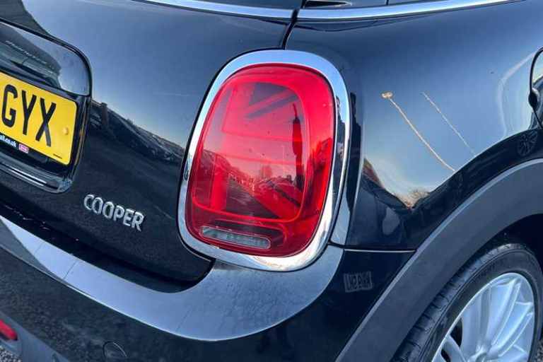 2018 MINI Hatch 1.5 Cooper Hatchback 3dr Petrol Steptronic Euro 6 (s/s) (136 ps) Hatchback Petrol...