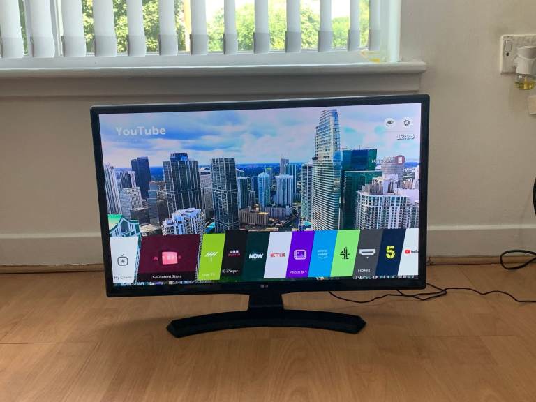 LG 28 inch Monitor/Smart TV IPS