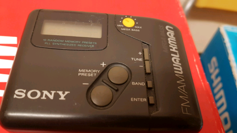 Sony walkman SRF-M45 FM/AM Mega Bass Portabl Radio 