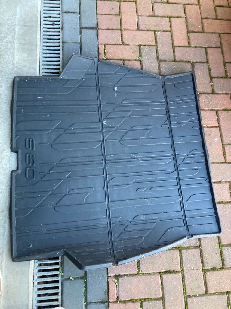 Volvo S60 rubber boot mat. 
