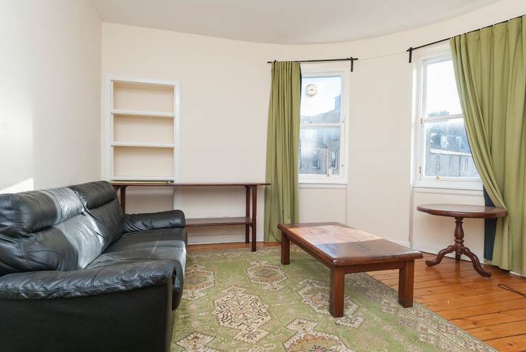 Fantastic, 2-bedroom, 3rd floor flat in Newington – available October