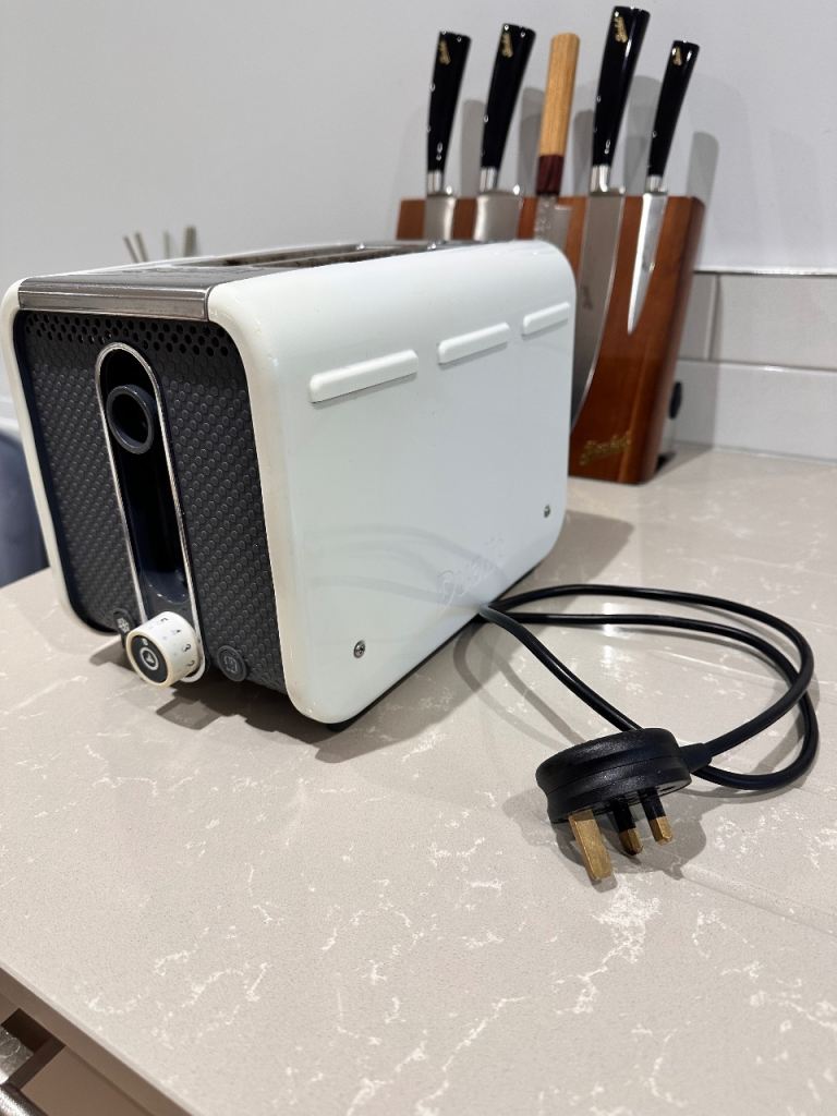 Dualit toaster - perfectly functional 