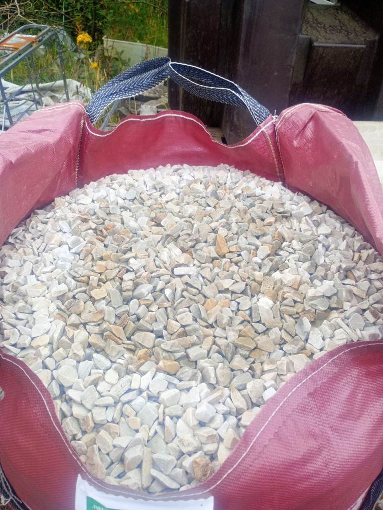 Gold granite stones