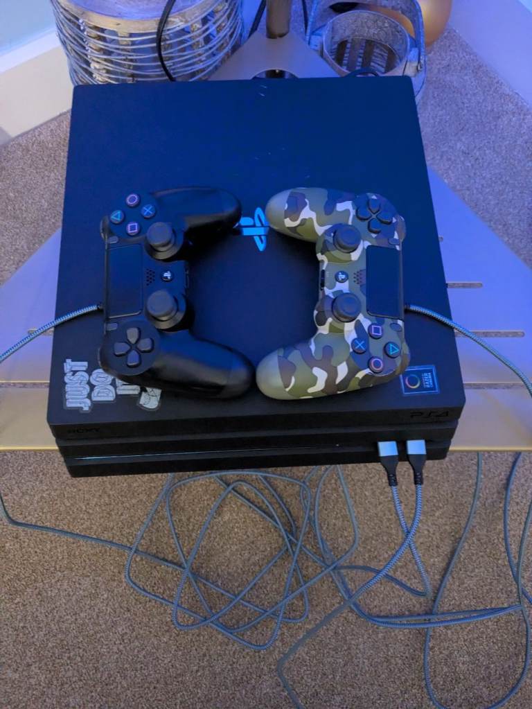 Playstation 4 pro 1 TB