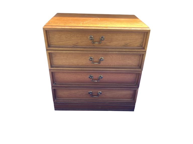 Beautiful vintage Meredew Chest of Drawers. 