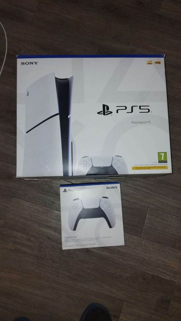 Sony PlayStation 5 slim Disc Edition – 2 controllers 