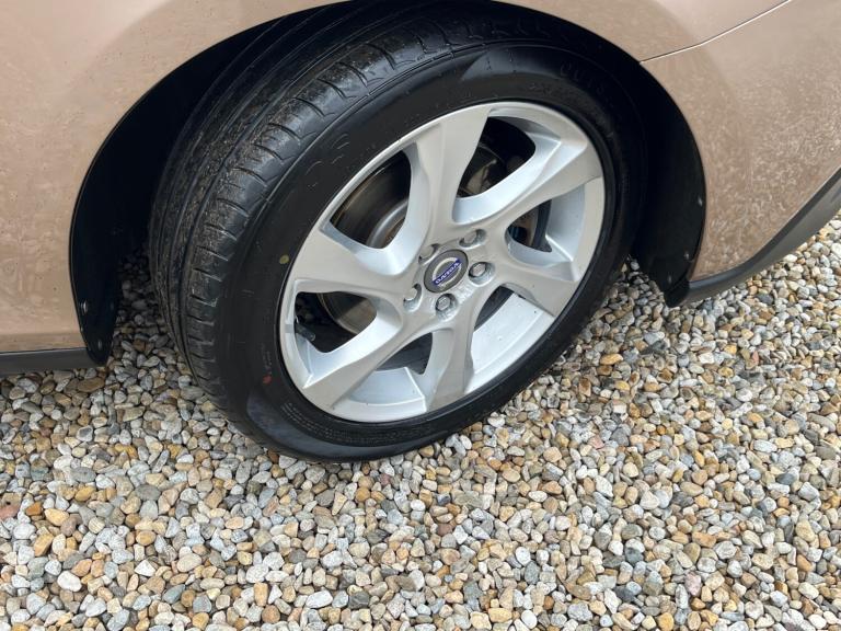 2014 Volvo V40 D2 Cross Country SE Lux 5dr **£20 Road Tax** HATCHBACK Diesel Manual