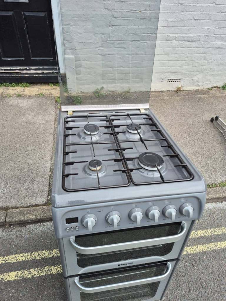 Hotpoint Freestanding Gas Cooker with Double Oven – Grey
