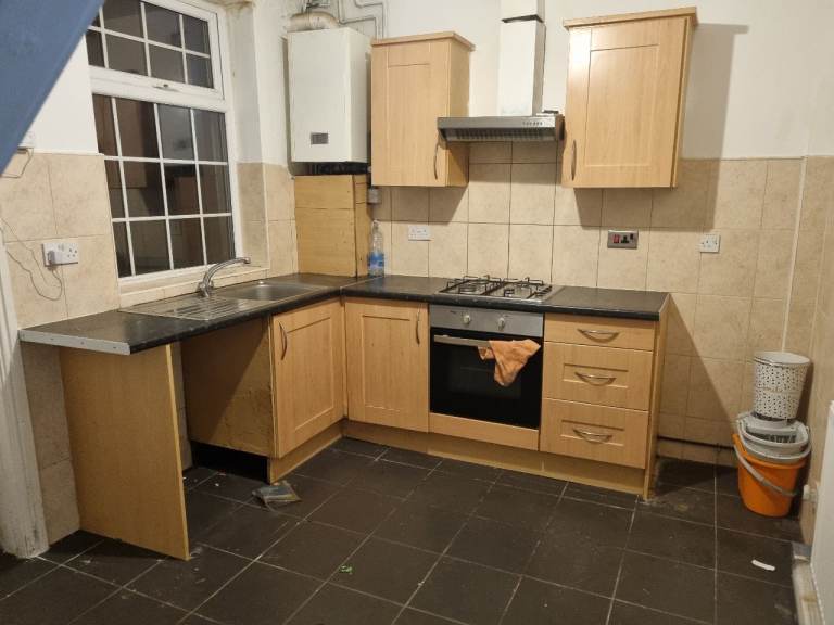 2 bedroom house in Oldham, Greater Manchester Next to Alexandra Park