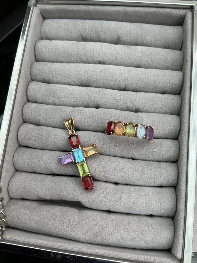 14ct Gold ring with matching cross size T 