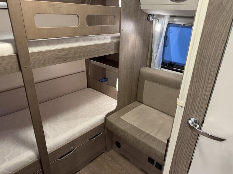 2022 HOBBY Prestige 720 kwfu 6 Berth fixed, bunkbeds, and double