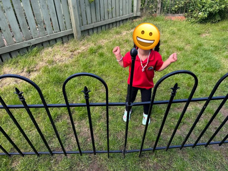 Metal Garden Fence Panels & Gate – Temporary Fencing / Play Pen / Dog Pen
