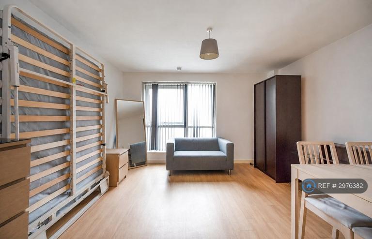 Studio flat in The Round House, Portsmouth, PO1 (#2976382)